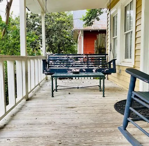 Clinton House - Master Holiday home *